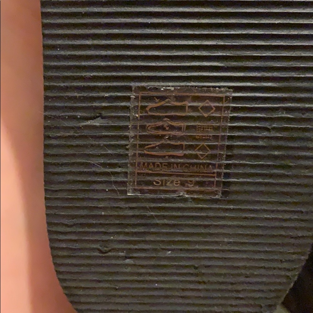 Sandals - Picture 4 of 4
